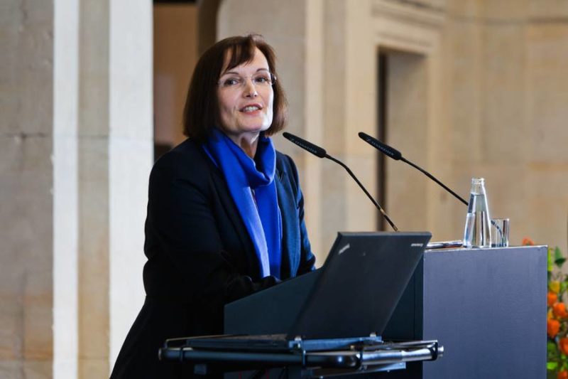Verleihung Des Deutschen Psychologie Preises 2013 An Prof. Dr. Anke Ehlers